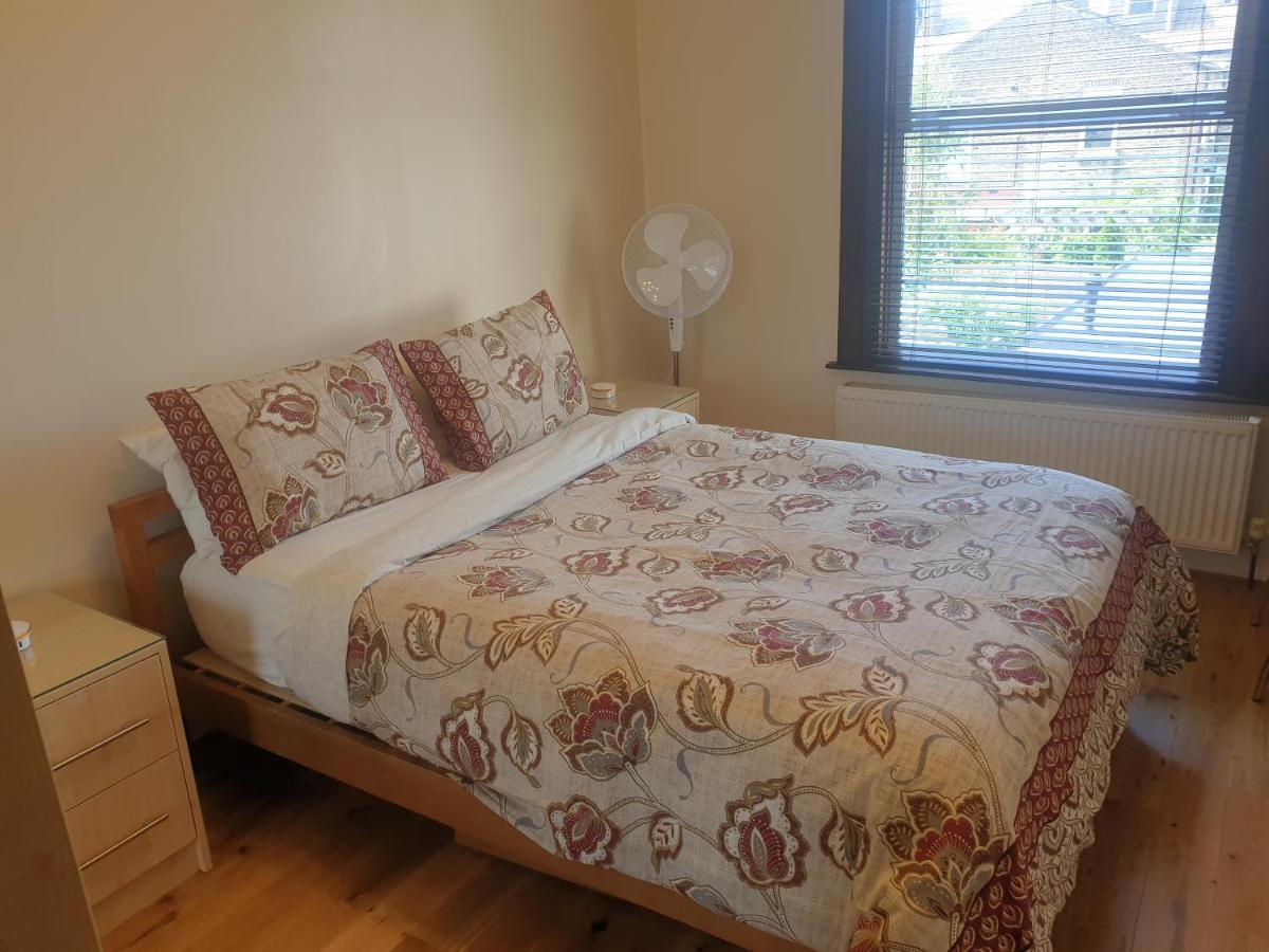 London Luxury 2 Bedroom Flat 5Min Walk From Overground, With Free Wifi, Free Parking-Sleeps X6 Ilford Exterior foto