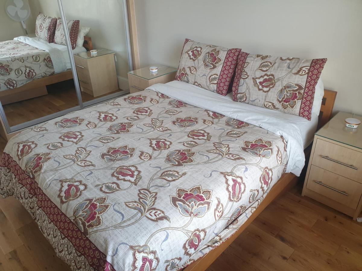 London Luxury 2 Bedroom Flat 5Min Walk From Overground, With Free Wifi, Free Parking-Sleeps X6 Ilford Exterior foto