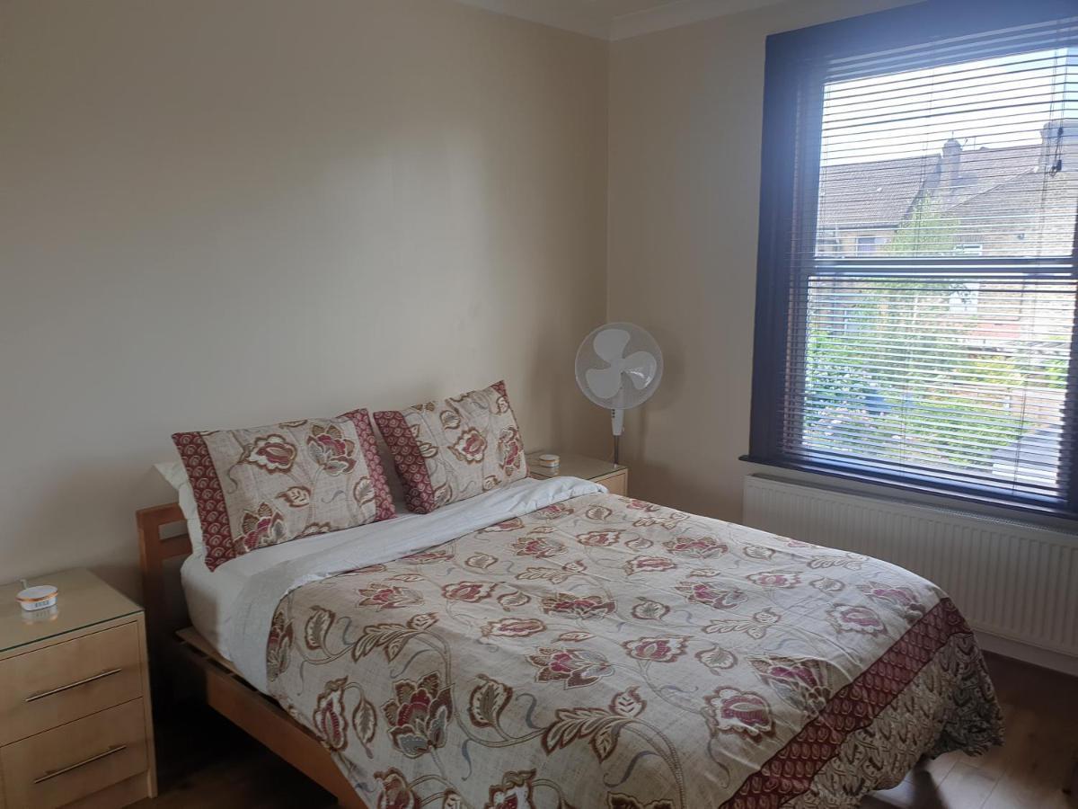 London Luxury 2 Bedroom Flat 5Min Walk From Overground, With Free Wifi, Free Parking-Sleeps X6 Ilford Exterior foto