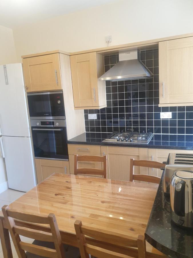 London Luxury 2 Bedroom Flat 5Min Walk From Overground, With Free Wifi, Free Parking-Sleeps X6 Ilford Exterior foto