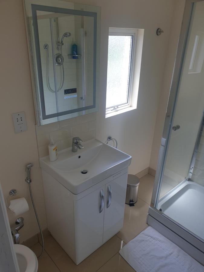 London Luxury 2 Bedroom Flat 5Min Walk From Overground, With Free Wifi, Free Parking-Sleeps X6 Ilford Exterior foto