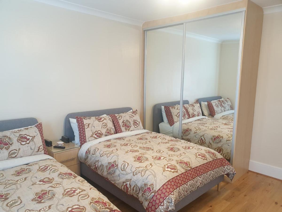 London Luxury 2 Bedroom Flat 5Min Walk From Overground, With Free Wifi, Free Parking-Sleeps X6 Ilford Exterior foto
